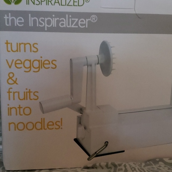 Spiralizer... Veggie noodle maker. KETO AND PALEO - Picture 3 of 10